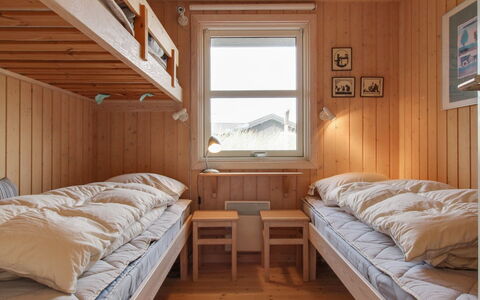 Eunike - 220M from the Sea: Træ, Køjeseng, Soveværelse, Seng, Sengetøj, Sengetøj, Bed Frame, Bejdse, Sovesal, Hårdttræ