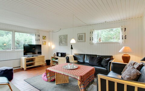 Eetu - 1.3Km from the Sea: Græs, Hus, Tag, Hjem, Sommerhus, Busk, Land Lot, Landdistrikt, Stuehus, Bunddække