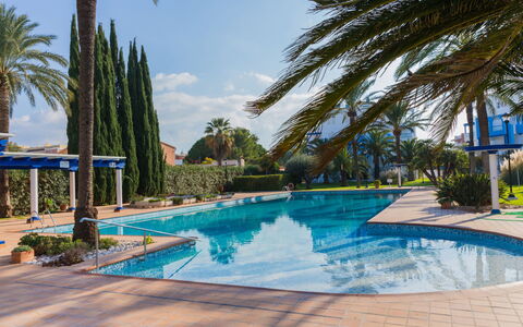 Cala Blanca Denia: Bord, Plante, Bygning, Himmel, Sky, Træ, Veranda, Skygge, Indretning, Stol