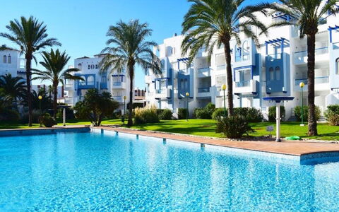Cala Blanca Denia: Bord, Plante, Bygning, Himmel, Sky, Træ, Veranda, Skygge, Indretning, Stol