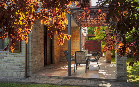Toscana: Skygge, Mursten, Have, Gård, Bejdse, Udendørs Møbler, Backyard, Landscaping, Design, Udendørs Struktur
