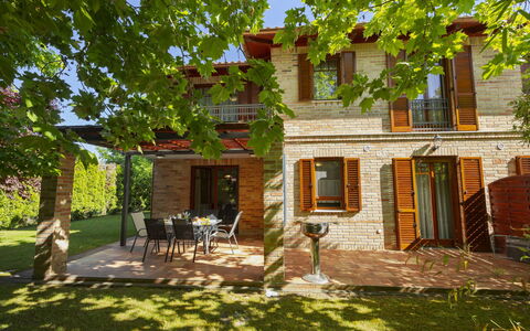 Toscana: Hus, Hjem, Boligområde, Arkitektur, Dør, Sommerhus, Estate, Lawn, Have, Skygge