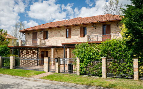 Toscana: Bord, Plante, Bygning, Himmel, Sky, Træ, Veranda, Skygge, Indretning, Stol