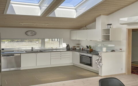 Telma - 200M from the Sea: Indretning, Loft, Træ, Køkken, Gulvbelægning, Lysarmatur, Belysning, Countertop, Hjem, Møbel