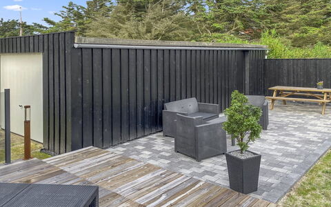 Telma - 200M from the Sea: Træ, Kompositmateriale, Planke, Hårdttræ, Beton, Have, Blomsterkrukke, Dæk, Bejdse, Backyard