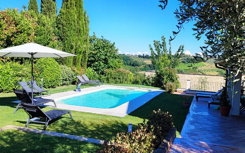 Villa Di Pillo: Plante, Himmel, Vand, Vandressourcer, Svømmepøl, Azure, Natur, Skygge, Naturlige Landskab, Arecales