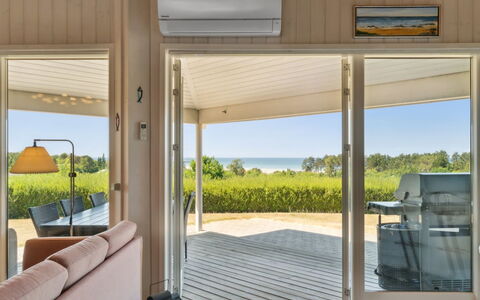 Garbine - 400M from the Sea: Blå, Busk, Sommerhus, Bunddække, Have, Estate, Skygge, Landscaping, Stuehus, Eco Hotel