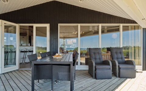 Garbine - 400M from the Sea: Blå, Busk, Sommerhus, Bunddække, Have, Estate, Skygge, Landscaping, Stuehus, Eco Hotel