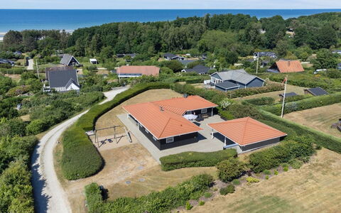 Garbine - 400M from the Sea: Blå, Busk, Sommerhus, Bunddække, Have, Estate, Skygge, Landscaping, Stuehus, Eco Hotel