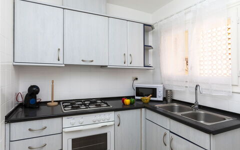 Las Terrazas de Atalayas: Cabinetry, Køkkenvask, Ejendom, Countertop, Håndvask, Hvid, Bygning, Komfur, Køkken, Køkken Apparat