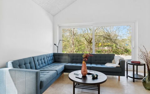 Hidde - 200M from the Sea: Loft, Gulvbelægning, Indretning, Etage, Kompositmateriale, Møbel, Udvej, Hotel, Design, Dagslys
