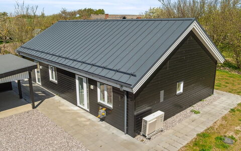 Hidde - 200M from the Sea: Loft, Gulvbelægning, Indretning, Etage, Kompositmateriale, Møbel, Udvej, Hotel, Design, Dagslys