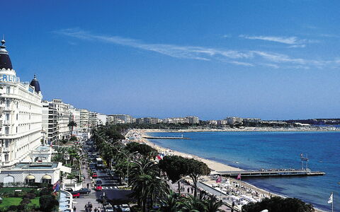 Cannes 535: Daytime, Bygning, City, Sommer, Kyst, Lejlighed, Coastal Og Oceaniske Landskabsformer, Ejerlejlighed, Hav, Kyst