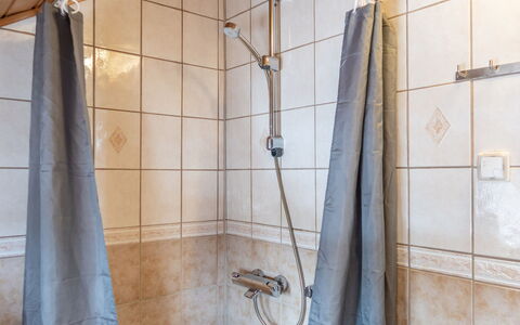 Jokiniitty 2: Gulvbelægning, Sanitærarmatur, Etage, Badeværelse, Vvs, Indretning, Tap, Bruser, Værelse, Brusehoved