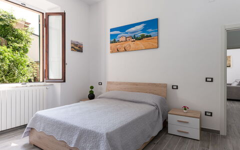 Sanda: Møbel, Ejendom, Komfort, Bygning, Træ, Vindue, Indretning, Gulvbelægning, Skygge, Bed Frame