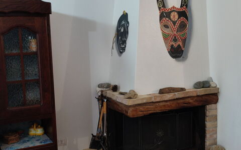 Relax: Træ, Hårdttræ, Cabinetry, Bygning, Kunst, Gulvbelægning, Skuffe, Bord, Værelse, Reoler