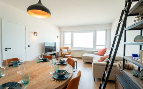 Blankenberge 152: Bord, Ejendom, Møbel, Couch, Vindue, Træ, Indretning, Bygning, Lampe, Etage