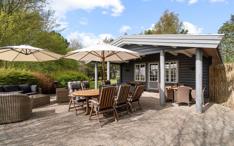 Till - 1.6Km from the Sea: Tag, Hus, Land Lot, Hjem, Sommerhus, Estate, Garden Bygninger, Skygge, Bjælkehytte, Landscaping