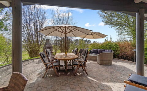 Till - 1.6Km from the Sea: Tag, Hus, Land Lot, Hjem, Sommerhus, Estate, Garden Bygninger, Skygge, Bjælkehytte, Landscaping