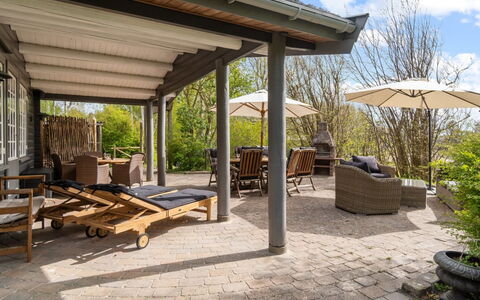 Till - 1.6Km from the Sea: Tag, Hus, Land Lot, Hjem, Sommerhus, Estate, Garden Bygninger, Skygge, Bjælkehytte, Landscaping
