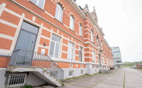 To Spiti Mou with Parking: Bygning, Ejendom, Vindue, Himmel, Plante, Urban Design, Mursten, Ejerlejlighed, Boligområde