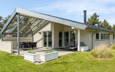 Thove - 600M from the Sea: Sommerhus, Estate, Sidespor, Veranda, Udendørs Struktur, Stuehus, Garden Bygninger