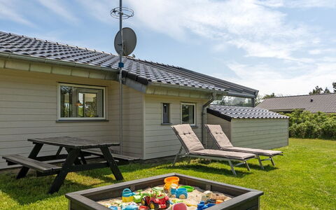 Thove - 600M from the Sea: Have, Skygge, Lawn, Udendørs Møbler, Fritid, Gård, Backyard, Sidespor, Sommerhus, Garden Bygninger