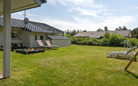 Thove - 600M from the Sea: Græs, Tag, Hus, Hjem, Land Lot, Lawn, Sommerhus, Have, Bunddække, Skygge