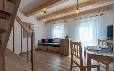 Bára 1: Møbel, Bygning, Bord, Komfort, Træ, Belysning, Arkitektur, Indretning, Vindue, Etage