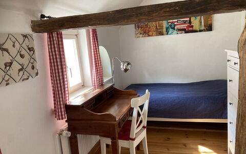Reethuus: Møbel, Bygning, Vindue, Træ, Indretning, Gulvbelægning, Etage, Hus, Bord, Stue