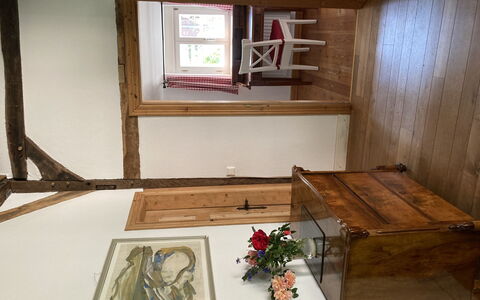 Reethuus: Blomst, Bord, Plante, Træ, Indretning, Bygning, Billedramme, Hus, Rektangel, Etage