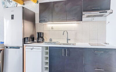 Palmyra 968.7: Køkken Apparat, Køkken, Større Bandage, Countertop, Cabinetry, Husholdningsapparat, Køkkenvask, Møbel, Køleskab, Komfur
