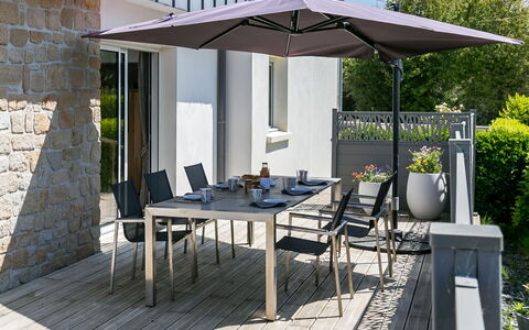 Maison du Venec: Ejendom, Møbel, Bord, Plante, Bygning, Stol, Skygge, Udendørs Bord, Udendørs Møbler, Indretning