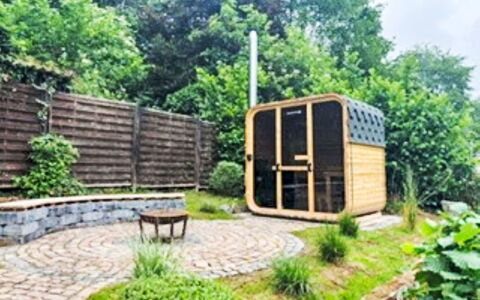 Familie Zinser mit Gartensauna: Have, Backyard, Garden Bygninger, Gård, Landscaping, Skur, Bjælkehytte, Udendørs Struktur, Gårdsplads