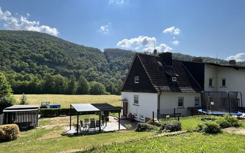 Familie Zinser: Sky, Himmel, Plante, Økoregion, Bjerg, Bygning, Vindue, Highland, Naturlige Landskab, Hus