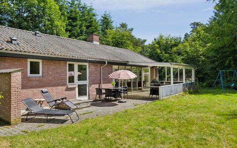Ingebrit - 7Km from the Sea: Tag, Hjem, Dør, Sommerhus, Skygge, Sidespor, Gård, Estate, Backyard