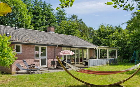 Ingebrit - 7Km from the Sea: Tag, Hjem, Dør, Sommerhus, Skygge, Sidespor, Gård, Estate, Backyard