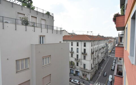 Corso Genova Apartment: Vand, Himmel, Bygning, Plante, Ejendom, Svømmepøl, Azure, Træ, Vindue, Hus