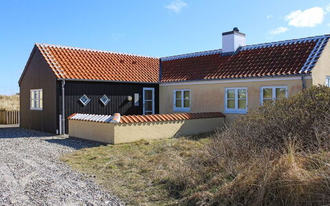 Nille - 100M from the Sea: Himmel, Bygning, Tag, Hus, Hjem, Sommerhus, Boligområde, Facade, Arkitektur, Land Lot