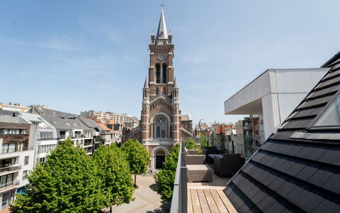 Rochusview.be with Parking and Terrace: Sky, Plante, Himmel, Bygning, Daytime, Ejendom, Vindue, Træ, Hus, Land Lot