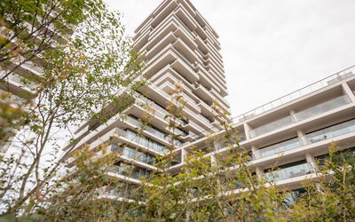 Zeestation with Parking