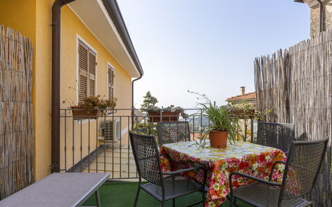 Terzorio 619: Sky, Plante, Himmel, Bygning, Daytime, Ejendom, Vindue, Træ, Hus, Land Lot