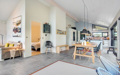 Minttu - 700M from the Sea: Møbel, Indretning, Gulvbelægning, Træ, Loft, Etage, Couch, Stue, Stol, Trægulve