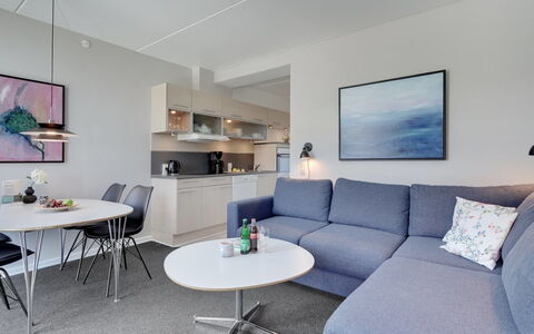 Marinus - 100M from the Sea: Møbel, Indretning, Couch, Etage, Gulvbelægning, Stue, Lejlighed, Loft, Bord, Kaffebord