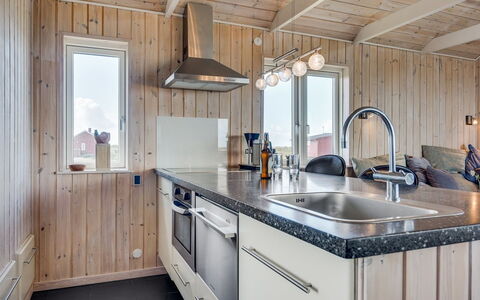 Felicitas - 750M from the Sea: Træ, Køkken, Hjem, Countertop, Hårdttræ, Loft, Køkken Apparat, Cabinetry, Sanitærarmatur, Bejdse