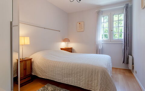 Pavillon Gabriel: Plante, Møbel, Himmel, Stol, Bord, Udendørs Møbler, Skygge, Træ, Bygning, Udendørs Bord
