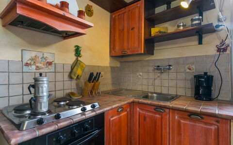 Montaione 620: Cabinetry, Køkkenvask, Ejendom, Countertop, Håndvask, Køkken Apparat, Husholdningsapparat, Køkken, Komfur, Træ