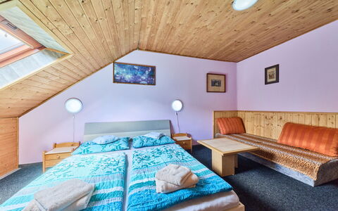 Desná V Jizerských Horách 407: Hjem, Dør, Soveværelse, Hårdttræ, Hotel, Bejdse, Maling, Seng, Bed Frame, Sengetøj
