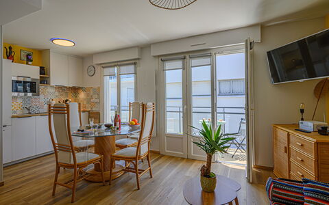 Résidence Anna Breizh: Vand, Himmel, Bygning, Ejendom, Bordservice, Vindue, Badeby, Azure, Bord, Arkitektur