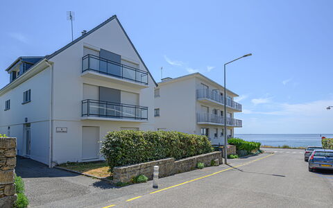 Résidence Anna Breizh: Vand, Himmel, Bygning, Ejendom, Bordservice, Vindue, Badeby, Azure, Bord, Arkitektur